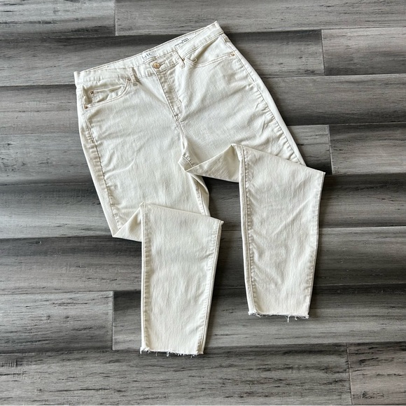 Nicole Miller Denim - Nicole Miller SoHo High Rise Ankle Skinny Leg Raw Hem Jeans in Off White